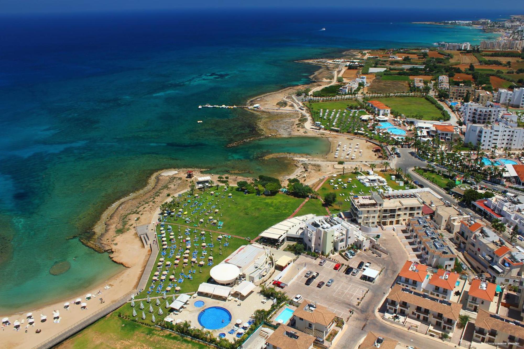 Polyxenia Isaak Luxury Villas And Apartments Протарас Екстериор снимка